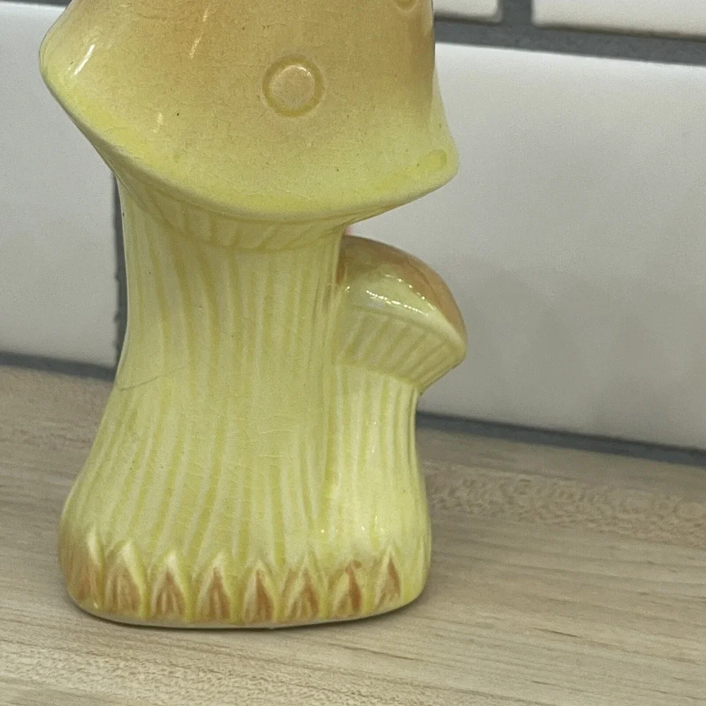 Vintage Mushroom‎ Salt and Pepper Shakers Made in Japan Yellow FLAWS 60s Yellow